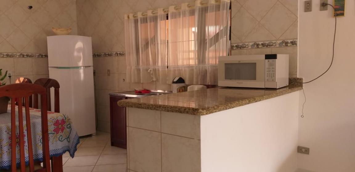 Casa 02 Dorm Na Rua Salmao Villa Bombinhas Exteriör bild
