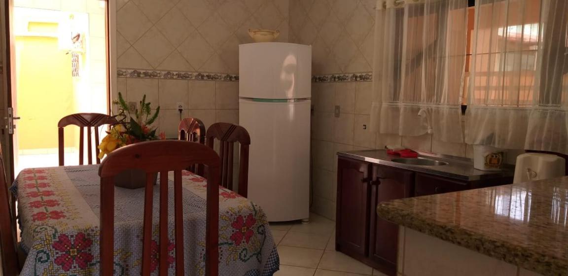 Casa 02 Dorm Na Rua Salmao Villa Bombinhas Exteriör bild