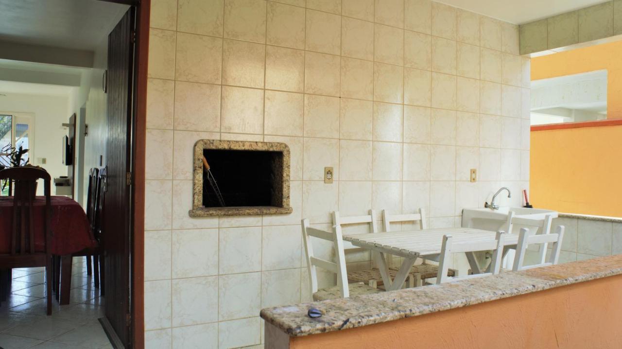 Casa 02 Dorm Na Rua Salmao Villa Bombinhas Exteriör bild